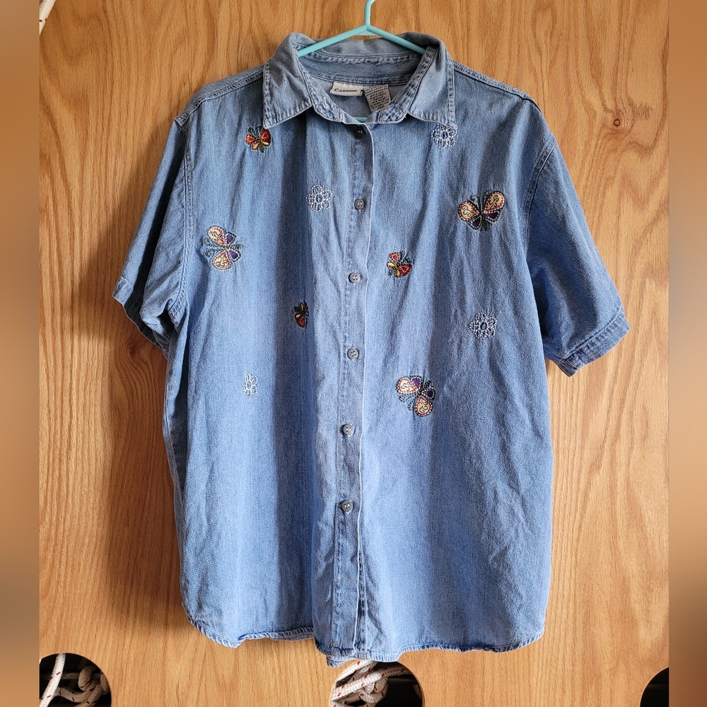 Capacity Embroidered Light Blue Denim Shirt XLarge Womens 100% Cotton